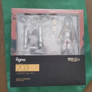 NIB Max Factory Figma Mikasa Ackerman & Captain Levi Action Figures.